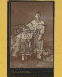 Zwei unbekannte Mädchen, Schwestern