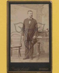 Unbekannter Mann im Anzug