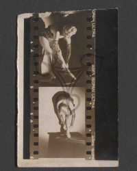 Hilda Sando zieht sich ihre Ballettschuhe an