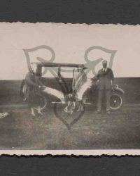 Hilda Sando mit Greifvogel