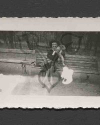 Hilda Sando mit Hund