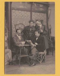 Unbekannte Männergruppe