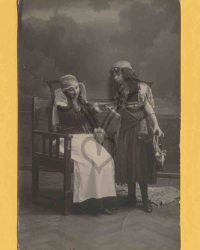 Zwei verkleidete Frauen