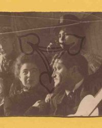 Nicolae Vermont spielt Gitarre