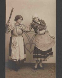 Zwei verkleidete Mädchen