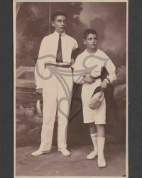 Zwei unbekannte Jungen