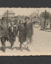 Zwei unbekannte Paare