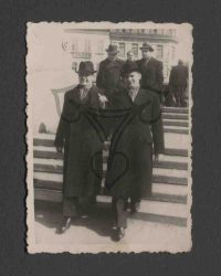 Unbekannte Männergruppe