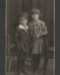 Zwei unbekannte Mädchen