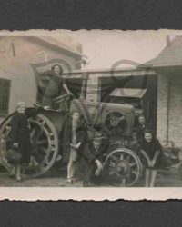 Suzana Lascu mit Mutter(?) und Freunden