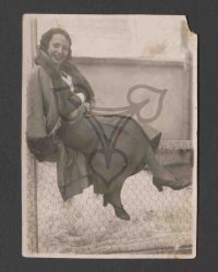 Suzana Lascu auf einem Bauernhof