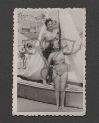 Suzana Lascu mit Freundin am Strand