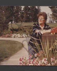 Unbekannte Frau im Park