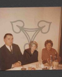 Drei unbekannte Personen