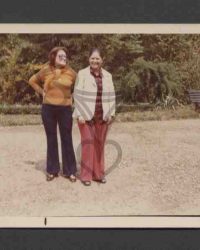 Zwei unbekannte Frauen