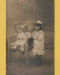 Zwei unbekannte Mädchen