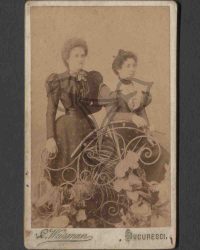 Zwei unbekannte Frauen