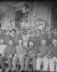 Unbekannte Männergruppe