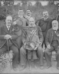 Unbekannte Männergruppe