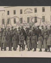 König Carol II. mit einer Truppe Gebirgsjäger