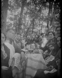 Petrecere in pădurea Resca ca 1912-14