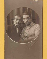 Unbekannte junge Männer