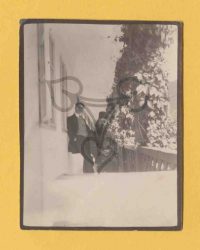 Zwei unbekannte Männer