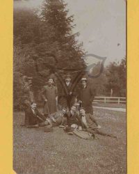 Unbekannte Männergruppe