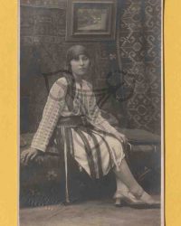 Eufrosina Popescu in Tracht