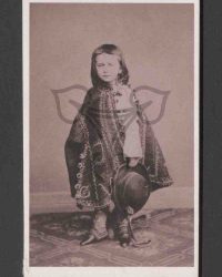 Unbekanntes Mädchen in Tracht