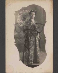 Unbekannte Frau im Kimono