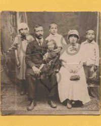 Familia Dlui Profesor El. Mihailescu