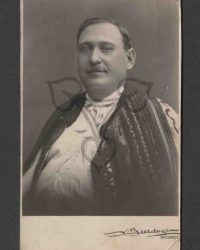 Unbekannter Mann in Tracht