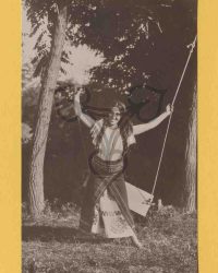 Junge Frau in Tracht