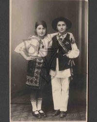 Kinderpaar in Tracht