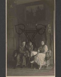 Unbekannte Familie