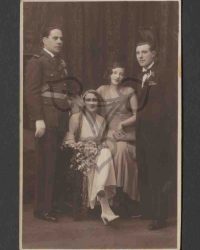 Zwei unbekannte Paare