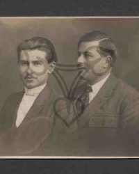 Zwei unbekannte Männer