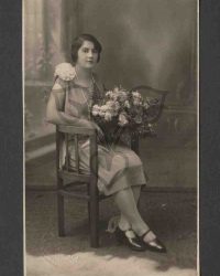 Unbekannte junge Frau