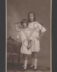 Zwei unbekannte Schwestern