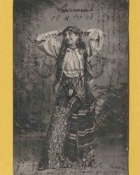 Tracht tragende Frau