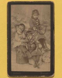 Drei unbekannte Mädchen