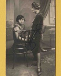 Zwei unbekannte Frauen