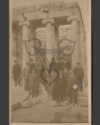Reisegruppe aus Caracal auf den Stufen des Erechtheion in Athen