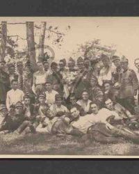 Posierende Soldaten