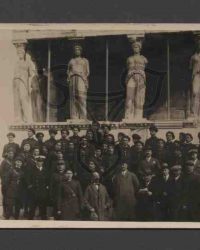 Reisegruppe aus Caracal auf den Stufen des Erechtheion in Athen