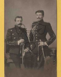 Zwei unbekannte Soldaten