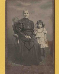 Unbekannte Mutter mit Kind