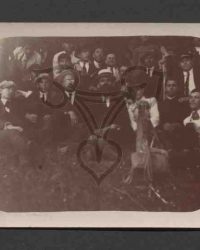 Unbekannte Männergruppe